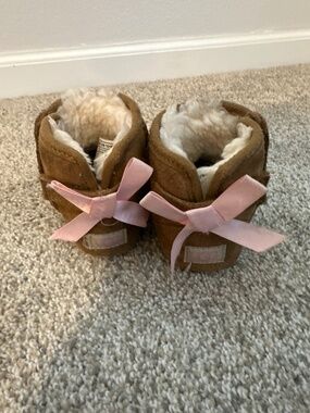 UGG Jesse Bow II Baby Boots Size 2/3
